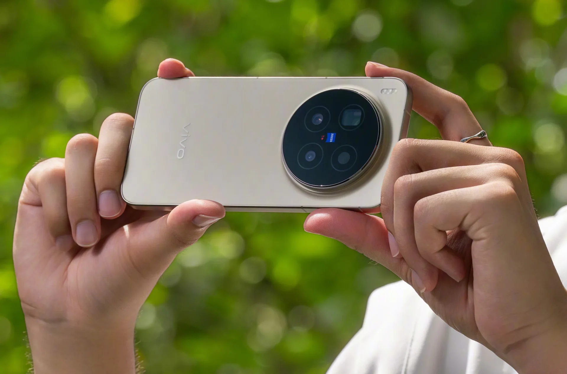 El vivo X300 Pro: la bestia fotográfica que pronto aterrizará en España por menos de 700 euros y no tiene nada que envidiar al iPhone 17 | Fuente: Vivo El vivo X300 Pro: la bestia fotográfica que pronto aterrizará en España por menos de 700 euros y no tiene nada que envidiar al iPhone 17