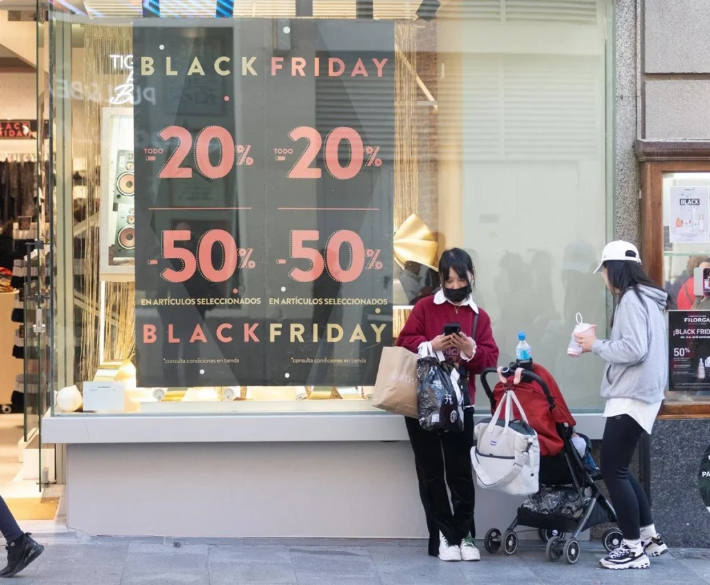 Black Friday y la locura de las compras online: cuánto gastará el español de media y qué categorías arrasan 3 Electrónica, belleza y viajes: los grandes ganadores