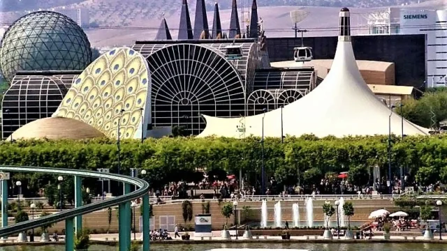 La cara B de la Expo '92: la montaña de deudas y las ruinas fantasmagóricas que dejó el sueño de un día