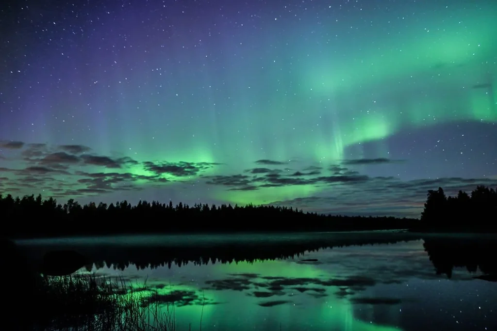 Próximo evento astronómico en España: así será la aurora boreal que todos querrán fotografiar 4 Fenómeno astronómico de aurora boreal iluminará el cielo español en un evento único