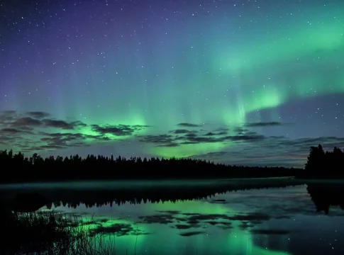 Fenómeno astronómico de aurora boreal iluminará el cielo español en un evento único Fenómeno astronómico de aurora boreal iluminará el cielo español en un evento único