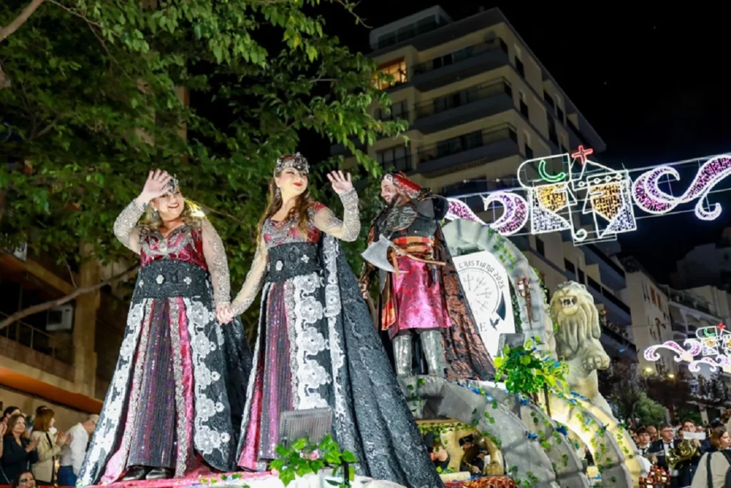 Calp se une en torno a sus fiestas de Moros y Cristianos: una tradición que une generaciones 2 Fiestas de Moros y Cristianos de Calp