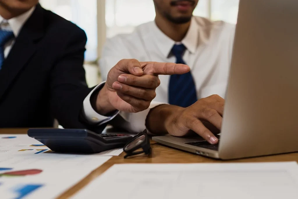 Fraude corporativo 2.0: así usan la IA para suplantar identidades y atacar empresas 2 Fraude corporativo potenciado por IA: nuevas técnicas de suplantación empresarial