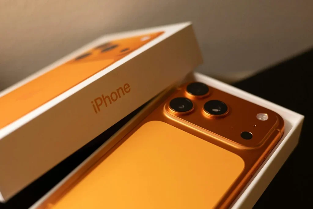 Horas de trabajo necesarias para adquirir un iPhone 17 con sueldo básico