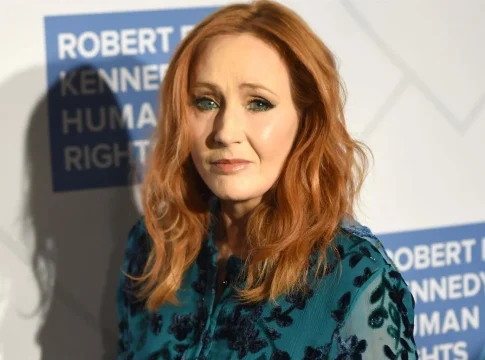 Ignora lo ignorante que es. El nuevo enfrentamiento entre J.K. Rowling y Emma Watson va más allá de 'Harry Potter' “Ignora lo ignorante que es”: El nuevo enfrentamiento entre J.K. Rowling y Emma Watson va más allá de 'Harry Potter'