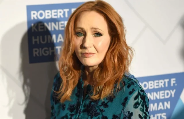 “Ignora lo ignorante que es”: El nuevo enfrentamiento entre J.K. Rowling y Emma Watson va más allá de 'Harry Potter'