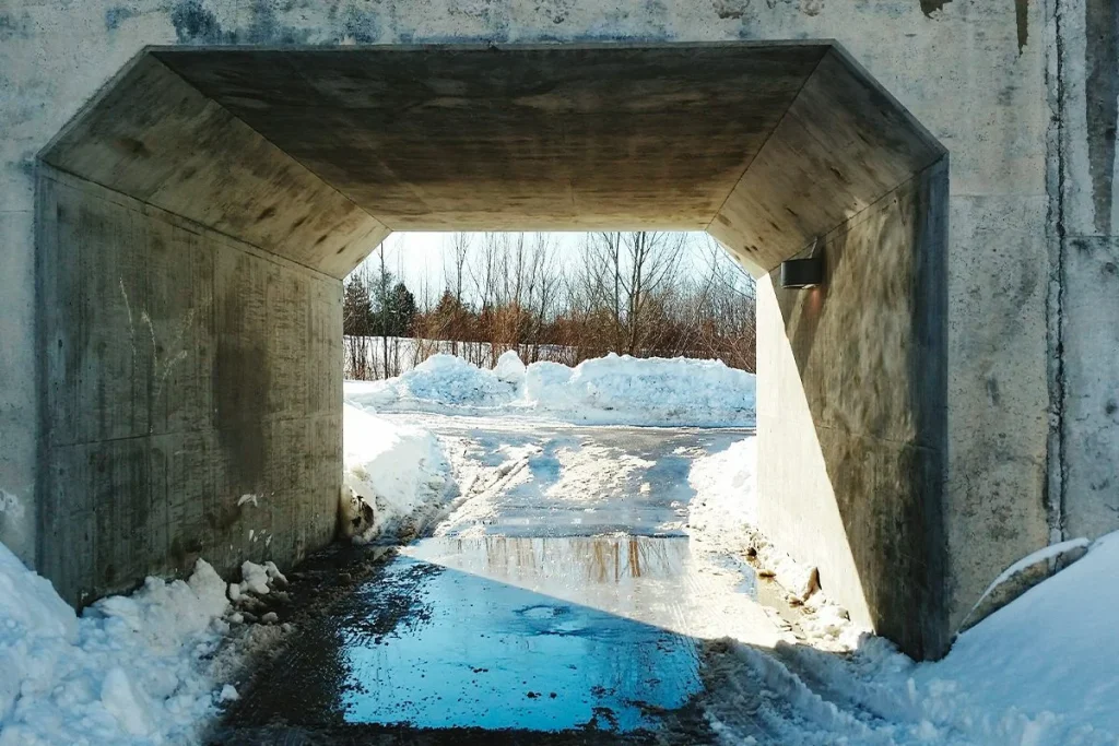 Base militar oculta bajo el hielo de Groenlandia: la NASA revela un complejo enterrado que podría albergar arsenal nuclear 3 La NASA revela una base oculta bajo el hielo de Groenlandia con posible arsenal nuclear