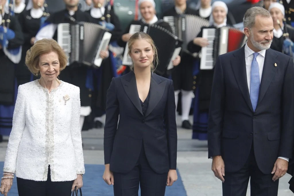 Una psicóloga desvela las razones ocultas detrás de la "crisis emocional" que estaría alterando los nervios de la princesa Leonor 1 La agenda de la princesa Leonor se satura este mes de octubre