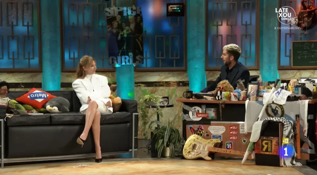 "No sé si puedo decir esto": Najwa Nimri enciende 'La Revuelta' con armas, su ruina económica, dardos a Motos y el extraño deseo de un "entierro metafísico"  2 La entrevista transitó entre confesiones y elocuencias