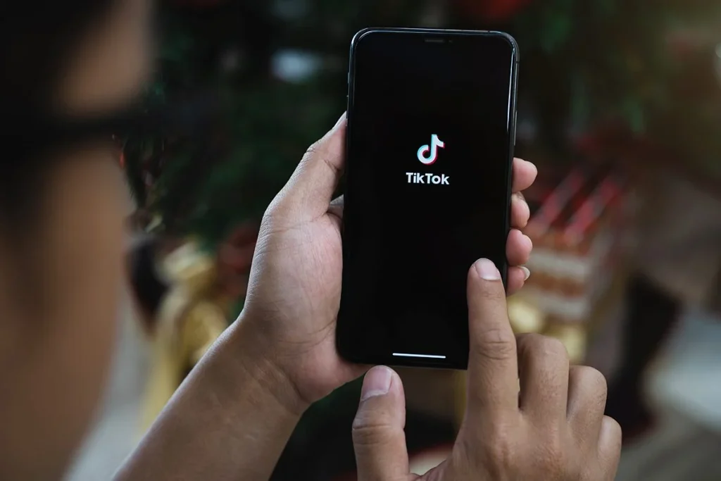 Smart Split de TikTok: la inteligencia artificial que convierte vídeos largos en clips breves 3 La función Smart Split de TikTok facilita el recorte automático de vídeos para compartir contenido viral más rápido