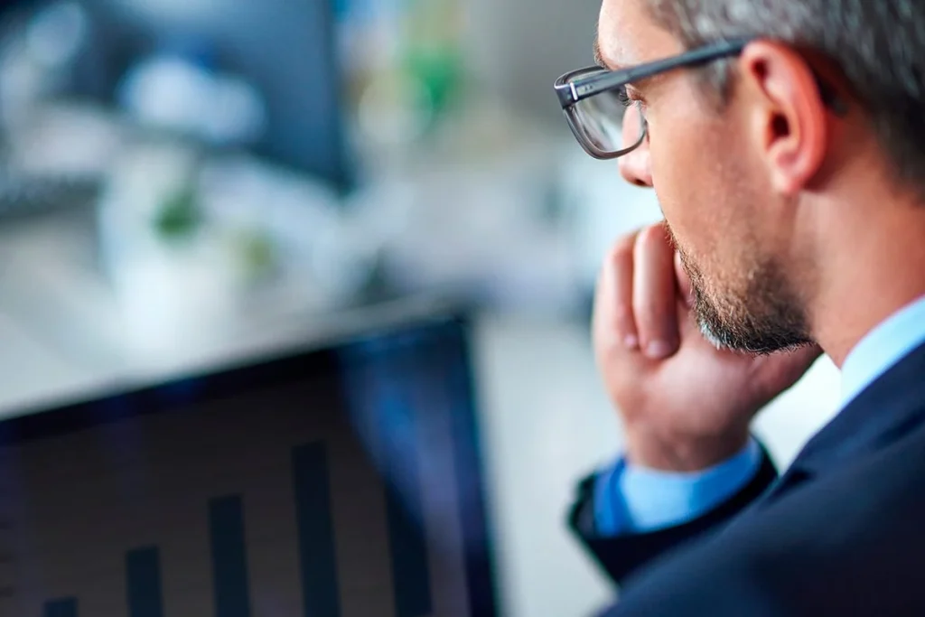 Fraude corporativo 2.0: así usan la IA para suplantar identidades y atacar empresas 4 La inteligencia artificial amplifica las tácticas de fraude corporativo y pone en riesgo compañías
