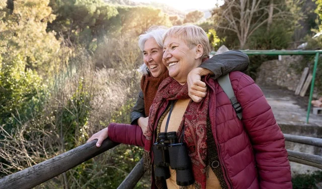Los beneficios del Carnet Senior para mayores de 60 años van más allá de los descuentos