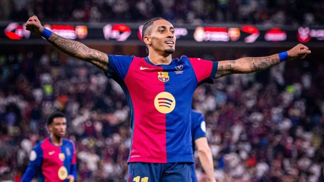 El Manchester United se lanza por Raphinha: el Barça exige 120 millones para dejarlo salir
