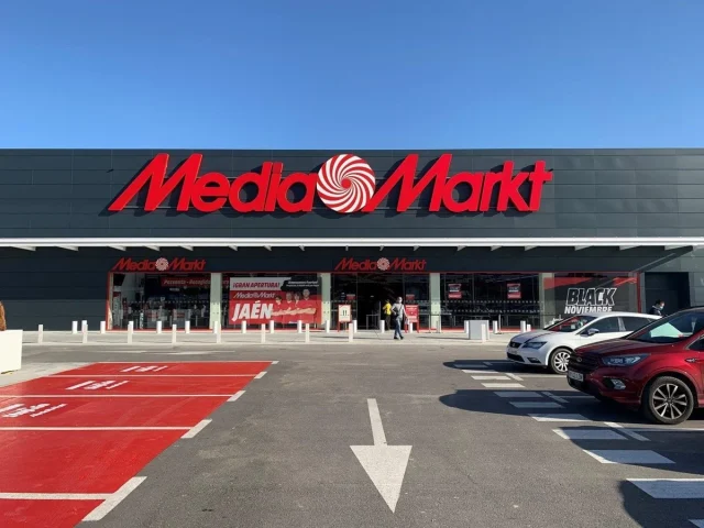 Google aniquila a la competencia con este gama alta-premium: una experiencia Android sin precedentes y un descuento de más de 100 euros en MediaMarkt