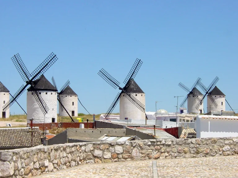 Molinos de Don Quijote: la hora exacta para hacer la foto icónica sin turistas y por qué noviembre es el momento ideal
