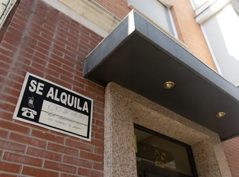 El alquiler devora España: el 45% de los inquilinos está en riesgo de pobreza Fuente: Agencias El alquiler devora España: el 45% de los inquilinos está en riesgo de pobreza Fuente: Agencias