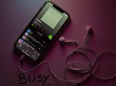 Nueva herramienta social de Spotify permite comunicación directa entre oyentes Nueva herramienta social de Spotify permite comunicación directa entre oyentes