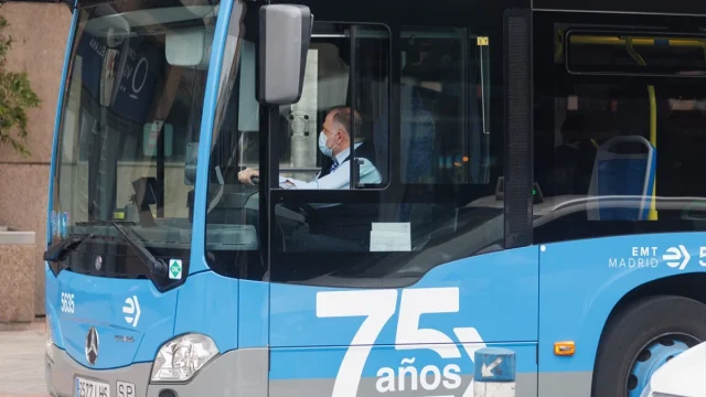 Pablo, conductor de autobús que pide jubilarse antes: "Necesitas estar siempre ocho horas pendiente"