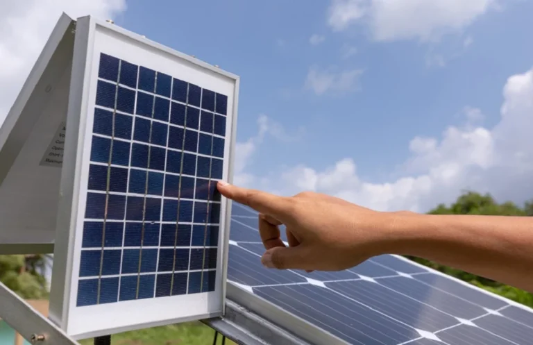 Baterias de litio y el avance de los paneles solares en la transición energética