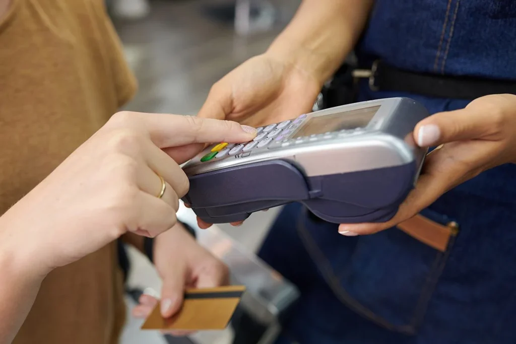 Recomendaciones de seguridad con el datáfono según expertos en fraudes