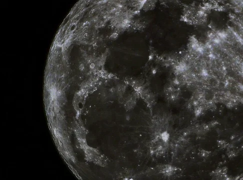 Recursos energéticos y materiales en los cráteres de la Luna favorecen nuevas misiones Recursos energéticos y materiales en los cráteres de la Luna favorecen nuevas misiones