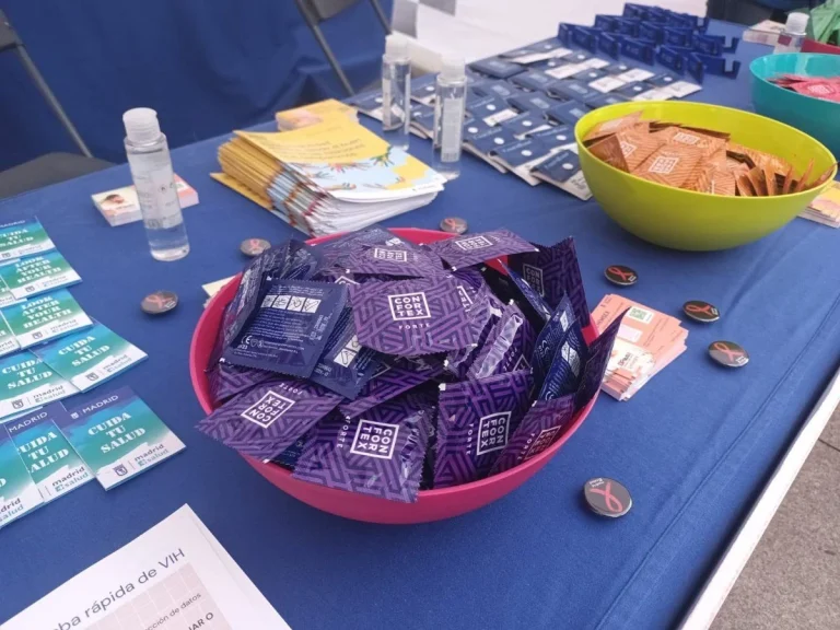 Sanidad alerta por la venta de preservativos falsificados en Salamanca: las claves para identificarlos y evitar riesgos