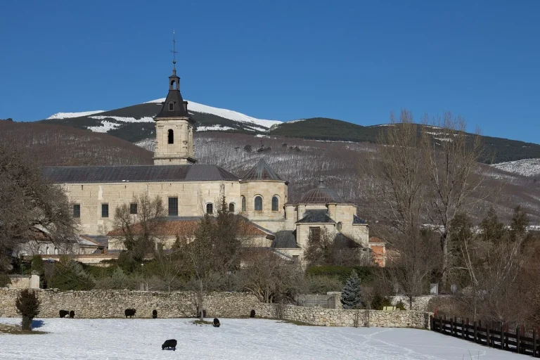 Santa María de El Paular: el claustro donde Napoleón ocultó una pieza perdida que puedes descubrir si preguntas lo correcto
