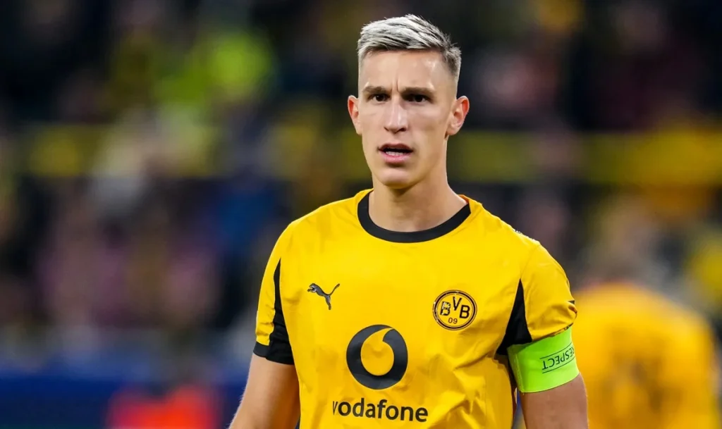 Nuevo duelo abierto entre Real Madrid y Barça por el central de moda 1 Nuevo duelo abierto entre Real Madrid y Barça por el central de moda Fuente: Bundesliga