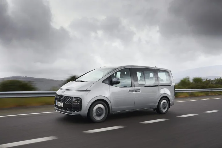 Hyundai junto a Rehatrans lanza el nuevo Hyundai STARIA HEV adaptado para personas con movilidad reducida