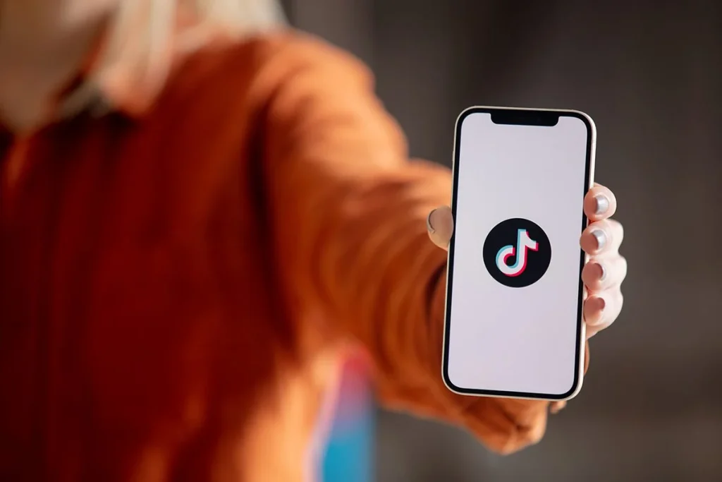 Smart Split de TikTok: la inteligencia artificial que convierte vídeos largos en clips breves 4 TikTok revoluciona la edición con Smart Split, permitiendo dividir vídeos extensos en segmentos cortos