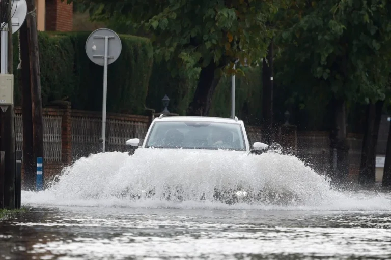 Un 'medicán' en Cataluña activa el aviso máximo por lluvias torrenciales este fin de semana