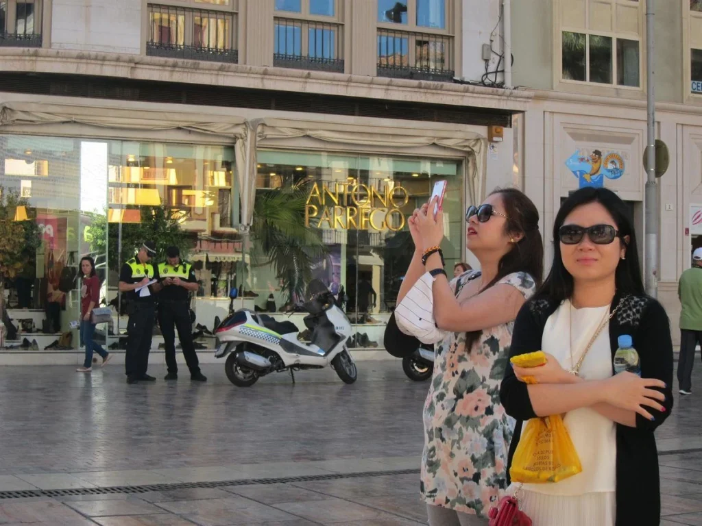 España se adapta al turista chino y los comercios ya adoptan nuevas y curiosas formas de pago 1 Un viajero digital que paga en segundos
