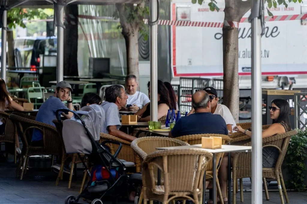 Madrid renueva sus terrazas con una nueva ordenanza que cambiará el disfrute y descanso en el espacio público 1 Una ordenanza que busca equilibrio entre vecinos y hosteleros
