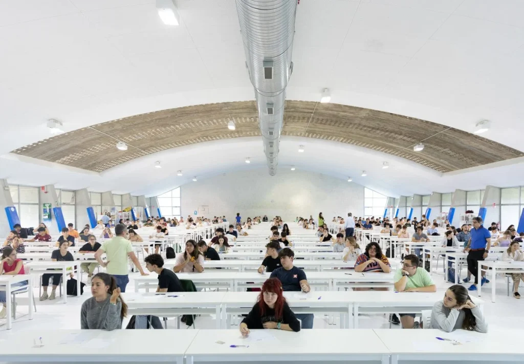 El argumento detrás del cambio en la Selectividad 2026: “No se trata de aprobar por faltas, sino de valorar mejor la expresión” 3 Una prueba más justa, homogénea y orientada al futuro