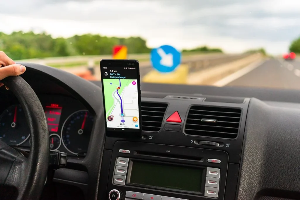 Google mejora la precisión del GPS en la M-30 con 1.600 balizas: así puedes activar el servicio en Waze y Google Maps 3 Usuarios de Google Maps y Waze pueden disfrutar de navegación más precisa gracias a las nuevas balizas de Google