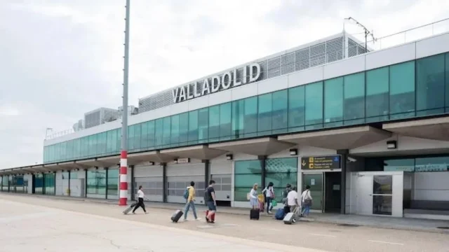 Valladolid, Santiago y otros aeropuertos sufren la huella de Ryanair con un bajón descomunal de pasajeros