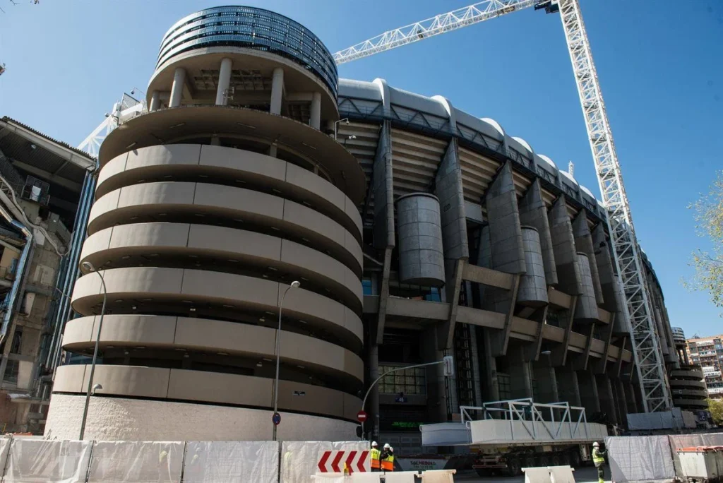 La historia del pequeño grupo de vecinos del Bernabéu que ha tumbado a Florentino Pérez y el Real Madrid 1 Vecinos organizados: más que quejas, estrategia legal