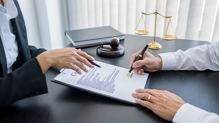 ¿Qué asesoría elegir si tienes un problema legal?