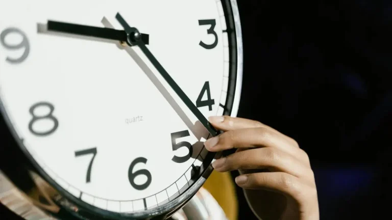 El cambio de hora propuesto por Pedro Sánchez: ¿tiene sentido? ¿Horario de invierno o de verano?