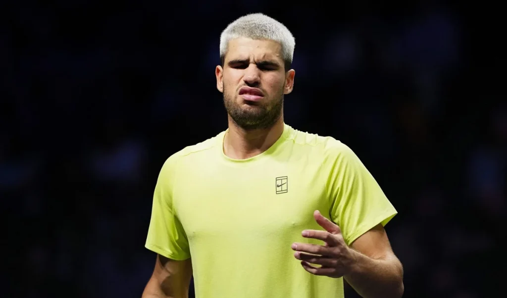 El gesto más inesperado de Alcaraz después de su derrota en el Masters de París 1 carlos alcaraz masters paris