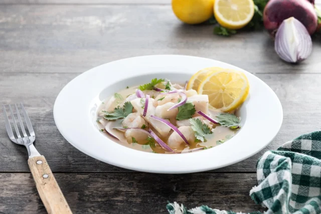 "El limón no desinfecta el pescado, lo está cociendo mal": el error que cometes con el ceviche y el boquerón en vinagre, según el chef peruano Álex Tello (35)