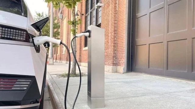 Los coches eléctricos se quedan sin enchufe: 14.000 cargadores fuera de servicio en España
