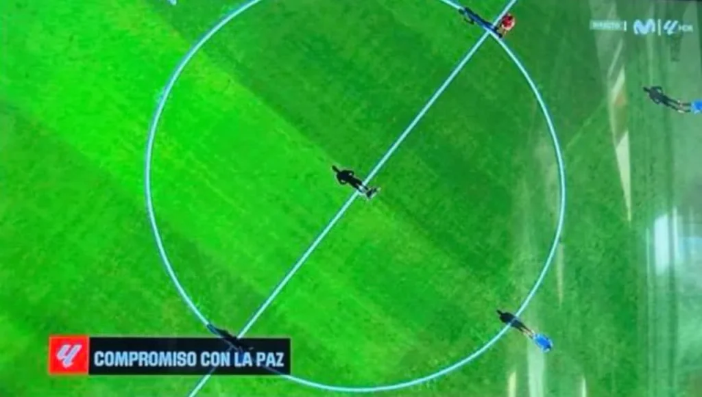 Los 7 pecados capitales de Tebas y LaLiga: "Es una dictadura, se cree que el fútbol es solo suyo" 1 El cartel de 'Compromiso con la paz' de LaLiga