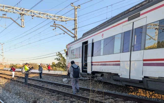 La crisis de Cercanías desnuda la inoperancia de un Óscar Puente enfrascado en el "y tú más"