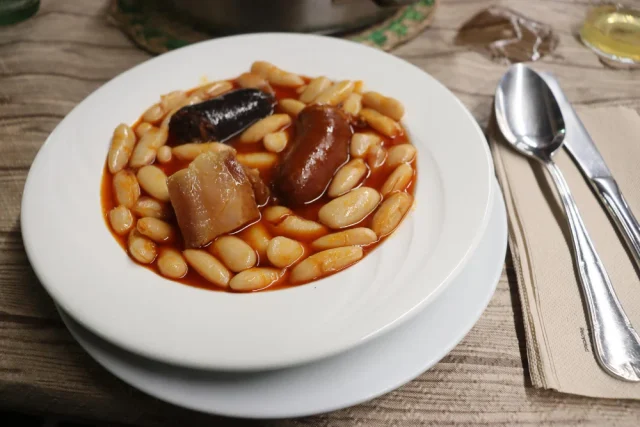 Ni chorizo ni morcilla: el ingrediente 'secreto' de las abuelas asturianas para que la fabada te sepa a gloria bendita