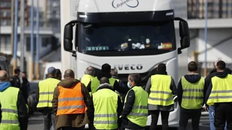 El transporte pide camioneros: hasta 4.000 euros al mes netos y ni así aparecen candidatos Fuente: Agencias