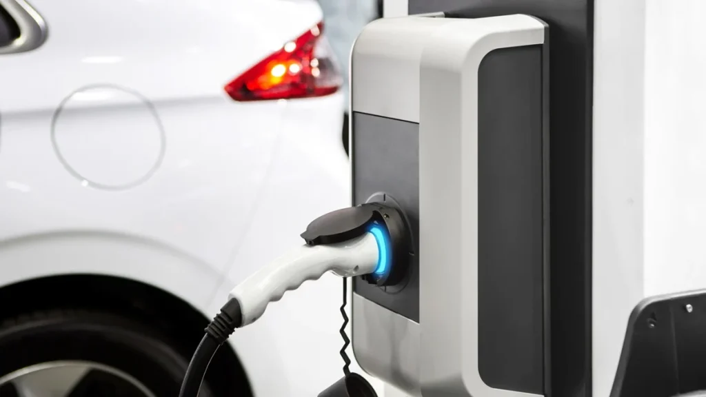 Los coches eléctricos se quedan sin enchufe: 14.000 cargadores fuera de servicio en España Fuente: Pixabay