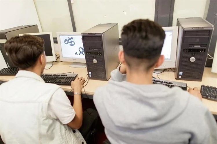 FP en España 2025: las especialidades con mejor sueldo y más demanda laboral 1 FP en España 2025: las especialidades con mejor sueldo y más demanda laboral Fuente: Europa Press