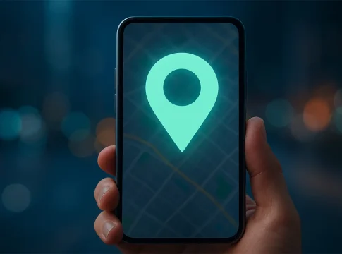 Protege tu ubicación: las funciones de privacidad de Google Maps que conviene activar hoy mismo Smartphone muestra funciones de privacidad en Google Maps