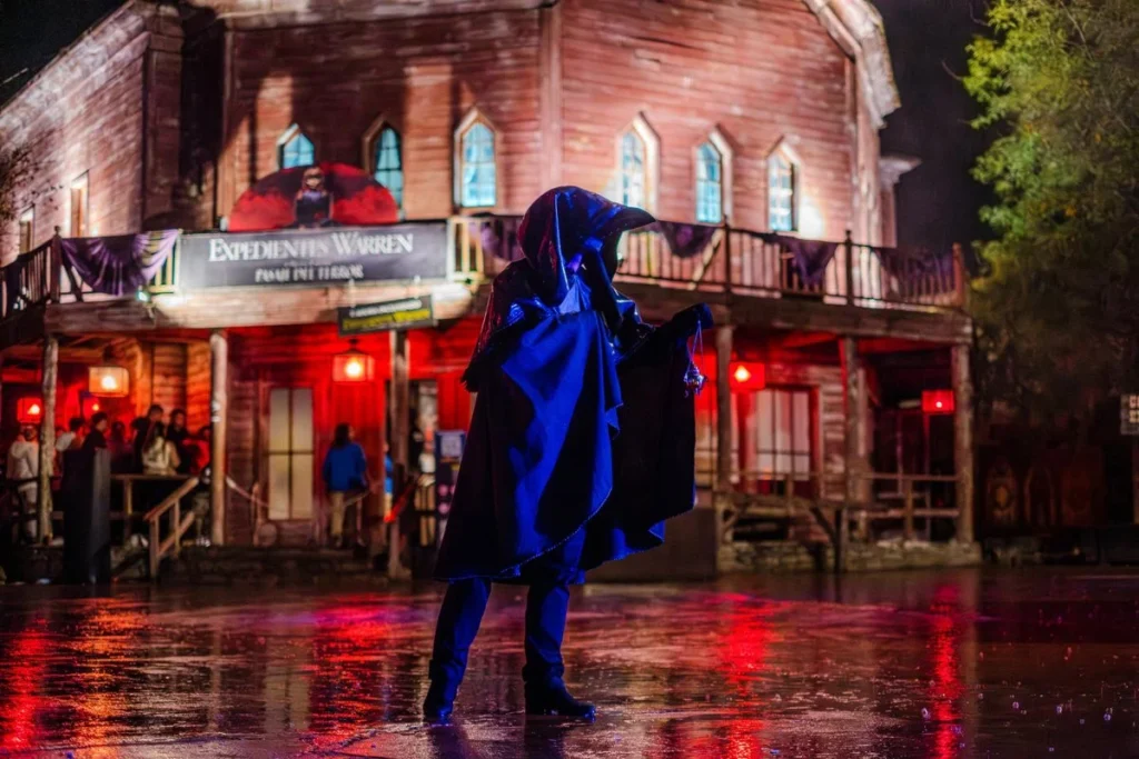 La tapadera de Halloween en España: el negocio del miedo ampara al 90 % del ocio nocturno 2 Celebración de Halloween en el Parque Warner